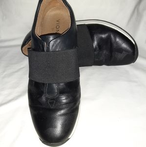 Vionic sneakers